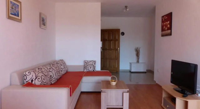 Апартаменты c 1 комнатой с балконом и с видом на сад Apartments Lucefinka