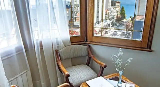 Полулюкс Standard Hotel Nevada