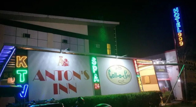Anton's Dormitel, Book Hotel Hoteller i Balanga med parkering, Parkering