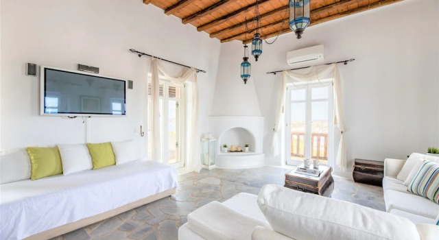 Carmelita Villa with Pool by Stylish Stays