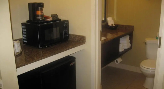 Четырёхместный номер Standard Pine Barn Inn