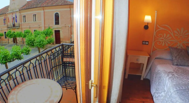 Двухместный номер Deluxe с балконом Hostal plaza mayor carrión de los condes