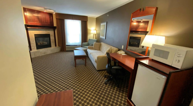 Четырёхместный люкс с 2 комнатами Best Western Strathmore Inn