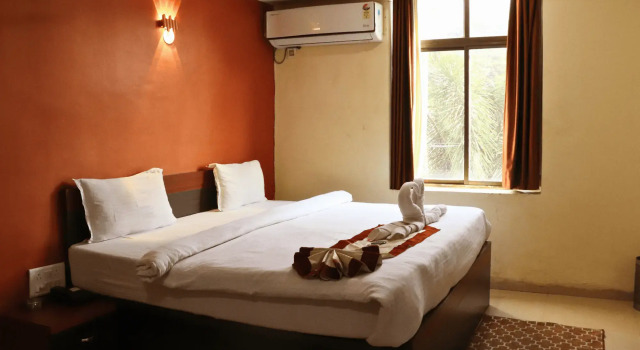 OYO 28157 Hotel Green Field