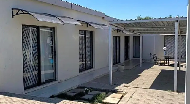 Sleep Easy Guest House, Забронировать Гостевой дом Ньюкасл Квазулу-Наталь, рядом с Newcastle Golf Club