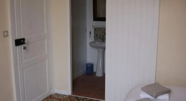 Le Petit Molière Chambres d'Hôtes, Rezerwuj Hotel Servian Hérault