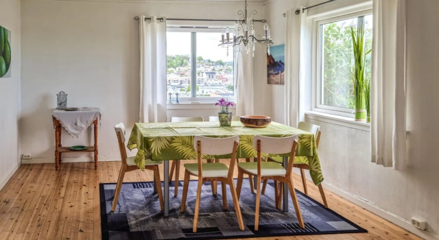 Awesome Home in Grimstad With Wifi and 4 Bedrooms, Забронировать Отель Отели Гримстад с парковкой, рядом с The Ibsen House, Парковка