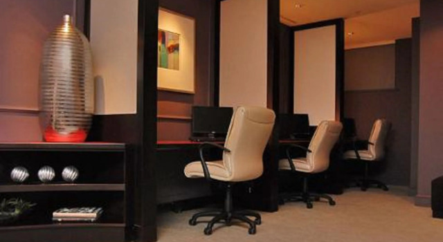 Global Luxury Suites at The White House