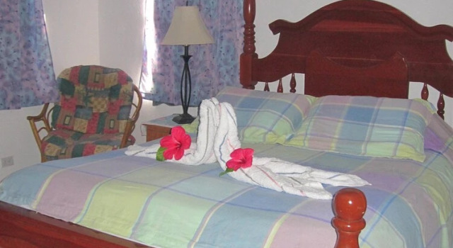 Коттедж с 2 комнатами с балконом Caye Caulker Vacation Homes