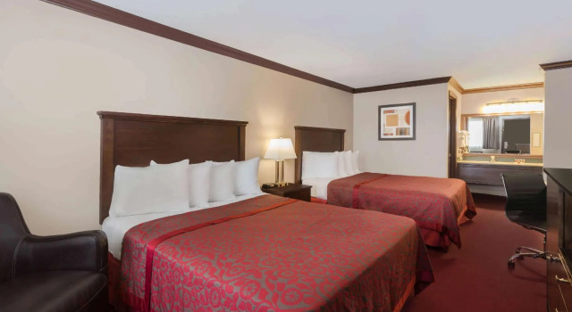 Четырёхместный номер Standard Days Inn by Wyndham Auburn