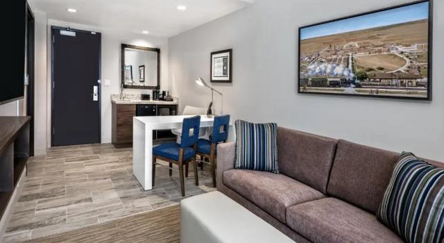 Люкс Embassy Suites By Hilton College Station