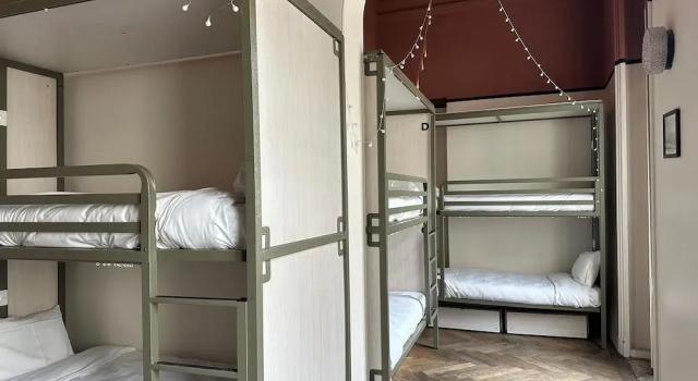 Кровать в общем номере (женский номер) Auberge de jeunesse HI Avignon