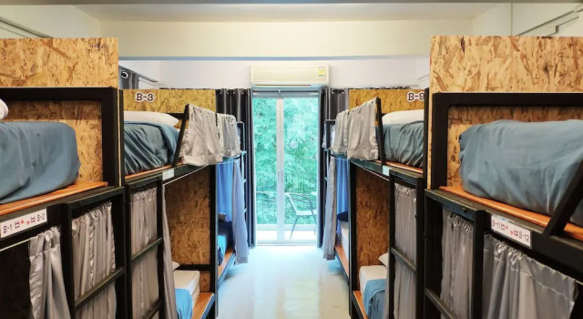 Кровать в общем номере Ninety 9 Hostel