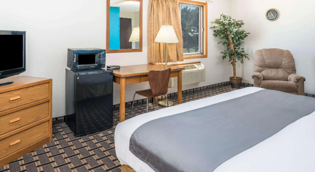 Двухместный номер Standard Super 8 by Wyndham Lincoln West