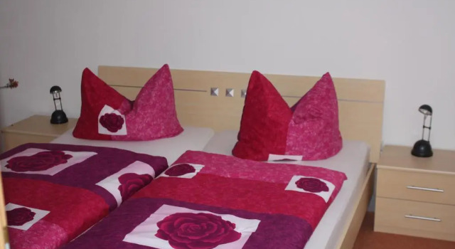 Ferienwohnung May, Book Hotel Hoteller i Dorfchemnitz med morgenmad, Morgenmad