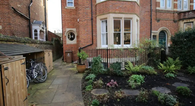 Lovely Central Oxford Apartment + Sun Trap Patio