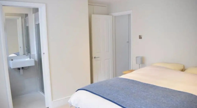 Cosy 2 Bedroom Home in Hammersmith, Забронировать Дом для отпуска Коттеджи Лондона, рядом с Больница Чаринг-Кросс, Коттедж