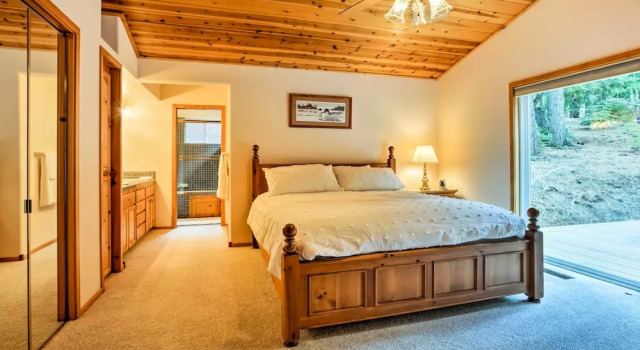Hot Tub Access, Near Skiing: Tahoe Donner Cabin, Забронировать Дом для отпуска Траки Скво-Вэлли
