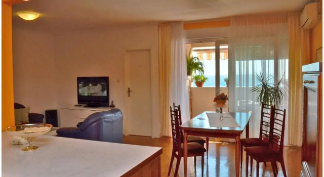 Apartment Laura, Rezerwuj Apartament Strožanac Split Region