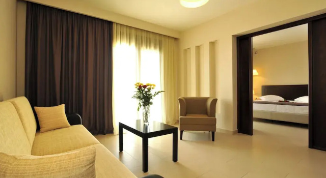 Полулюкс Hotel Porto Plaza Beach Resort