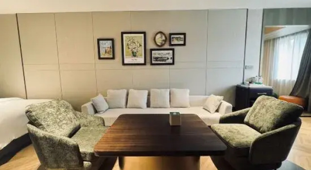 Семейный люкс Wyndham Garden Hotel  (Urumqi Tianshan International Airport)