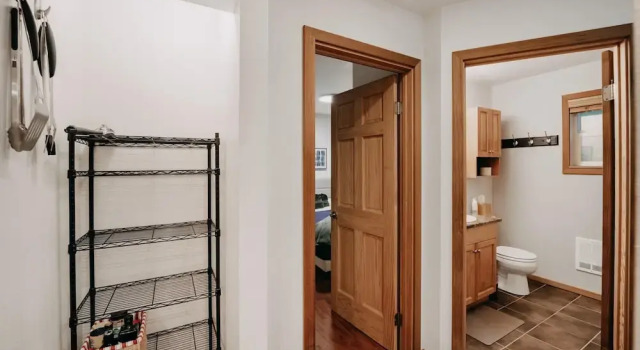 Mt Baker Rim Cabin 24 - Hot Tub, Wifi, Air Conditioning, Sleeps 8, Buchen Sie Ferienhaus Hotels in Glacier mit Parkplatz, Parkplätze