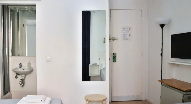 Трёхместный номер Standard с балконом Hostal La Zona
