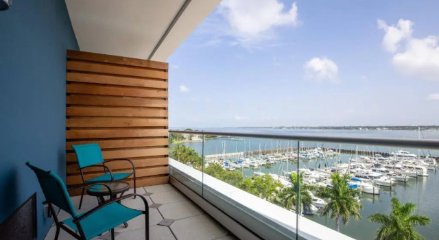 Люкс с балконом и с видом на воду SpringHill Suites by Marriott Bradenton Downtown/Riverfront
