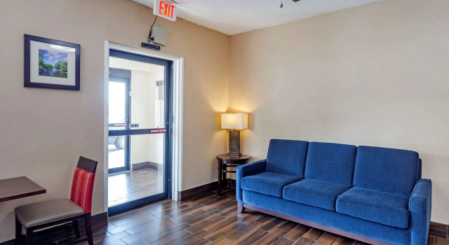 Comfort Inn Rockford near Casino District, Забронировать Отель Отели Рокфорд с завтраком, рядом с Elliot Park Skate Park, Завтраки