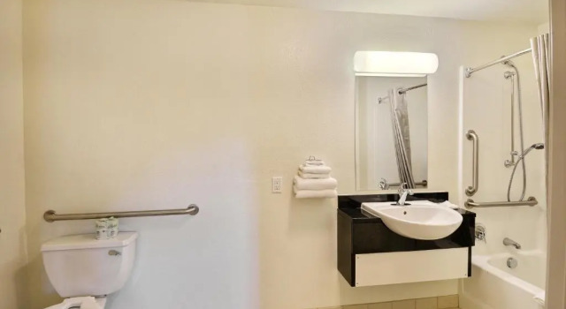 Двухместный номер Standard Travelodge by Wyndham Brattleboro VT