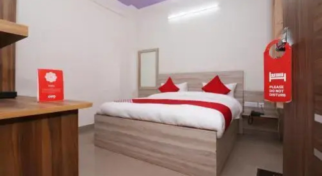 Oyo Flagship 700768 Divine Hotel