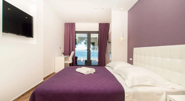 Beach Guesthouse Mediteran, Book Villa Podstrana Split Region