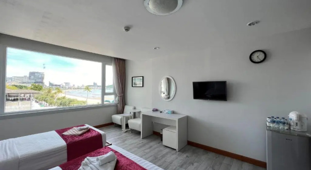 Трёхместный номер Standard с красивым видом из окна The Beach Front Resort, Pattaya