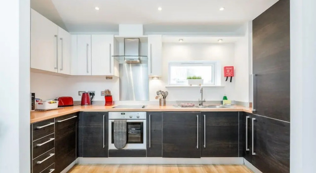 Roomspace Serviced Apartments - Abbots Yard, Забронировать Апартаменты/квартира Гилфорд Суррей Хиллс