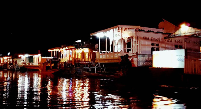Houseboat Switzerland