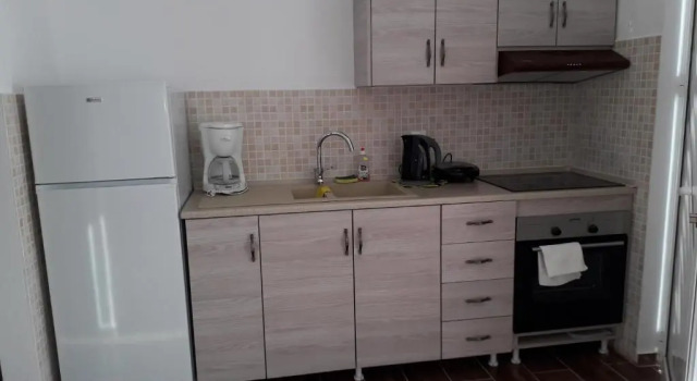 Семейные апартаменты Цокольный этаж Petasos Apartments 1