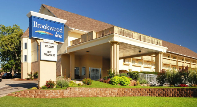 Brookwood Inn Branson, Забронировать Отель Отели Table Rock Lake с парковкой, Парковка