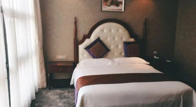 Люкс Business Yiqing Holiday Hotel
