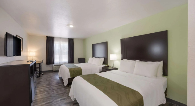 Четырёхместный номер Standard Quality Inn & Suites Clayton, NM