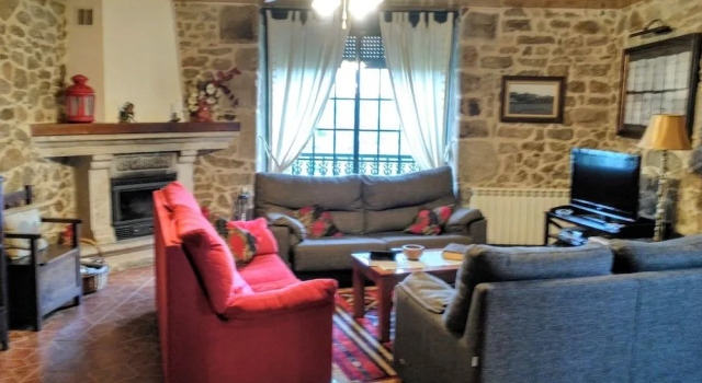 Casa Rural Os Carballos, Book Hotel Outeiro 