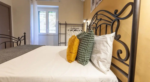 Standard- dobbelt værelse med udsigt over gårdspladsen Malva Rooms