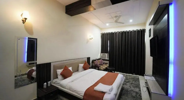 Номер Deluxe Royal Taj Twin Palace
