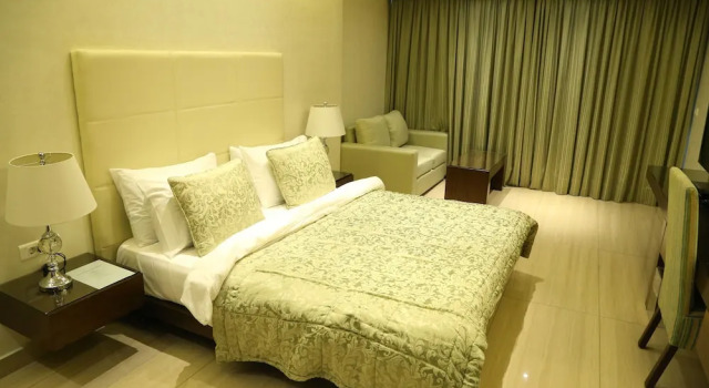 Люкс Executive с балконом Verdun Suites Hotel