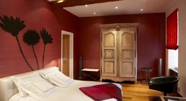 Chateau de Chassagne-Montrachet, Boek Hotel Hotels in Franche-Comte met parkeren, Parkeren