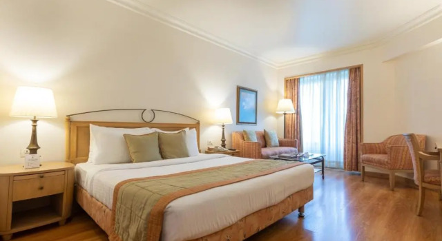 Двухместный номер Deluxe с видом на город/атриум The Orchid Hotel Mumbai Vile Parle