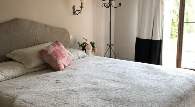 Коттедж с видом на сад Private Room in small medieval borgo