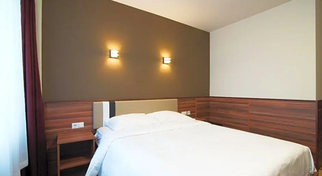 Двухместный номер Comfort Hotel King's Court