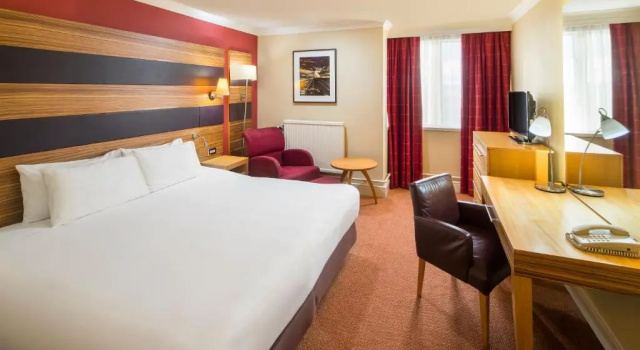 Номер Premium Crowne Plaza Chester by IHG
