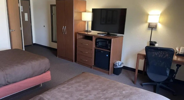 Двухместный номер Mobility Accessible AmericInn by Wyndham Minocqua