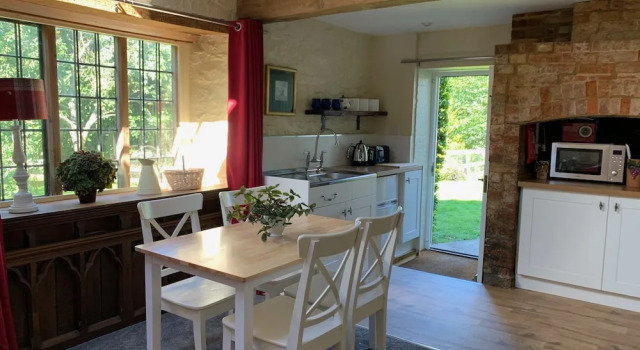 Коттедж с видом на сад Garden Barn